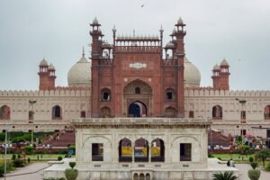 Read more about the article Grand Jamia Mosque _ The Largest and Beautiful Mosque in South Asia